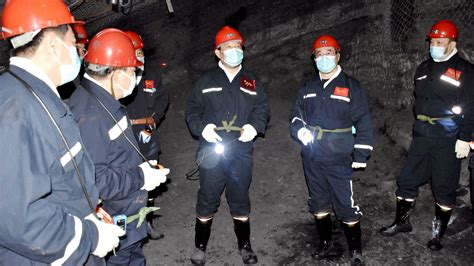 于会军在鸡西矿业公司滴道盛和矿立井检查工作时要求：牢固树立红线意识抓好安全管理工作