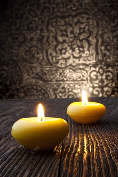 木板上的蜡烛背景图片免费下载-素材7xJWUjgkU-新图网