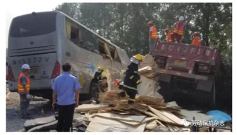 南梧高速发生客车追尾 事故造成一死五伤