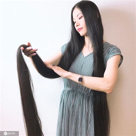 日本女子头发长达1.7米 连续15年未剪发
