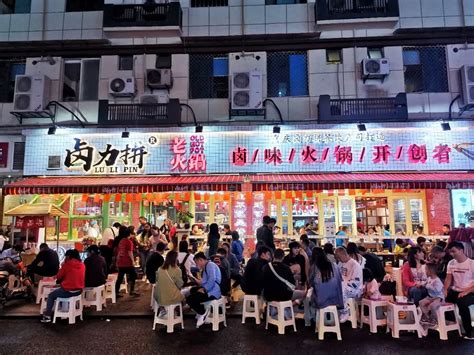 武汉最有名的苍蝇馆子，靠一道菜火了30多年，饭点店里店外全是人_东方养生频道_东方养生