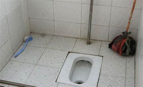 农村盖房子修厕所时，没有下水道该怎么办？看完又涨知识了！