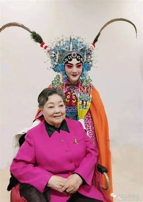 豫剧《穆桂英挂帅》选段，马金凤78岁演绎，穆桂英我家住在山东_腾讯视频