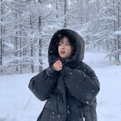 与雪有关的甜美女生头像