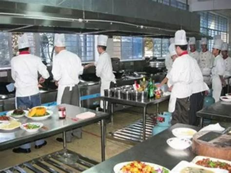 4D食堂进校园 多种管理模式保证餐饮食品安全
