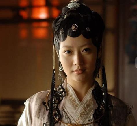 李沁在18岁出演薛宝钗，真的是最美薛宝钗呀！|薛宝钗|李沁|红楼梦_新浪新闻