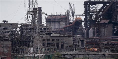 乌克兰亚速钢铁厂内的伤兵撤离到这 算是投降了吗？_手机新浪网