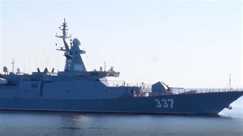 俄军舰队接连通过日本附近两大海峡，日本出动大批舰机紧盯_凤凰网视频_凤凰网