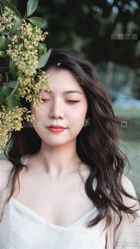 头像女生温柔自闭眼