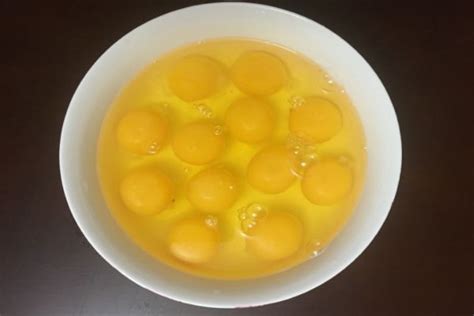 蛋清和蛋黄怎么分离的6种方法 蛋清和蛋黄分离的六种方法_知秀网