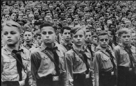 军史丨“希特勒的男孩”——纳粹德国时代的德意志青少年|魏玛|希特勒|青年团_新浪新闻