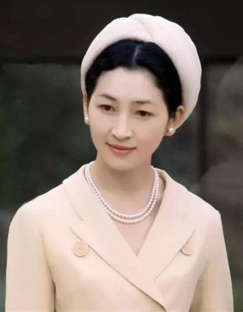 日本最美皇后：出身豪门、被婆婆折磨至流产，晚年拒绝与天皇合葬|日清|美智子|皇后_新浪新闻