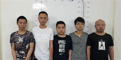 江西警方从柬埔寨押解1名电诈窝点犯罪嫌疑人回国，并解救1名被困人员