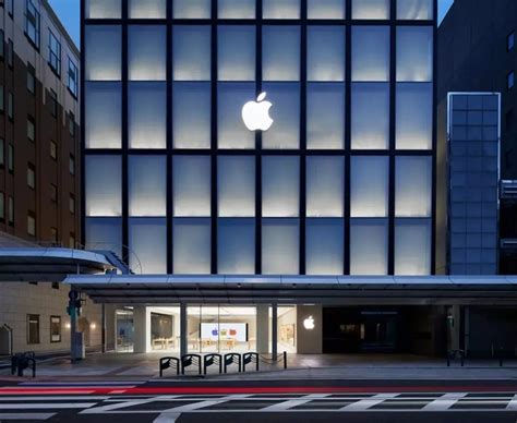苹果在全球又新开了不少旗舰店，它们看起来有些不一样了 | 第一财经杂志