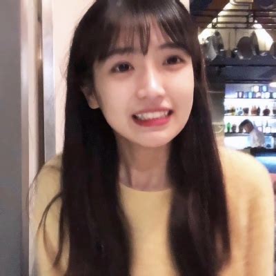女生正脸头像图片