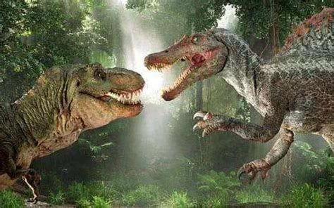 《侏罗纪崛起》原始森林惊现恐龙，丛林逃亡生死一瞬间！