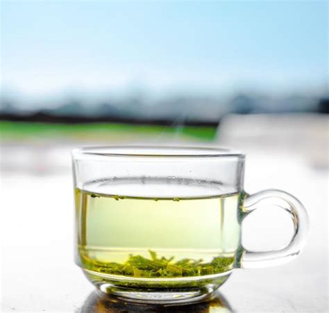 平时喝点绿茶有什么好处 喝绿茶对身体好么_绿茶的功效与作用_绿茶说