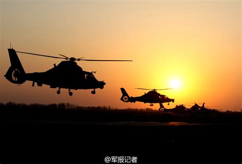 直升机编队跨昼夜训练:迎着朝霞和落日飞行[组图]_图片中国_中国网