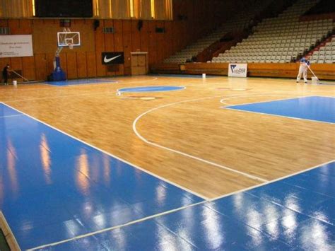 篮球馆木地板选购注意事项是什么_欧氏地板
