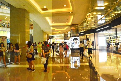 2023上海来福士广场购物,公交线路也非常多，而且停车...【去哪儿攻略】