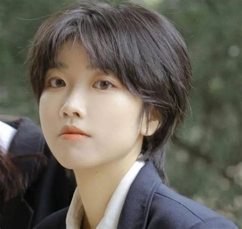 中短发发型女图片