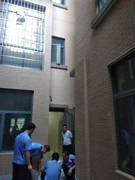 痛心！株洲三岁女童独自走进电梯，被发现时已坠楼身亡-湖南-长沙晚报网