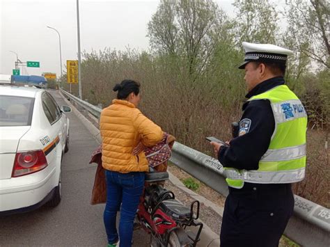 这是要去哪？女子骑电动车误入北京六环深处，交警这个动作很暖心 | 北晚新视觉