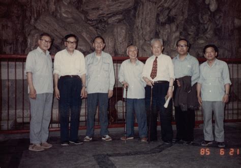 1985年6月21日张作人（右3）、陈涵奎（左2）、胡寄南（左3）、许杰（左4）、郭豫适（右2）等合影