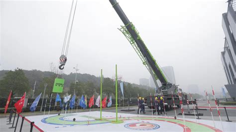专业的重型设备吊装公司选择上海屹星机电