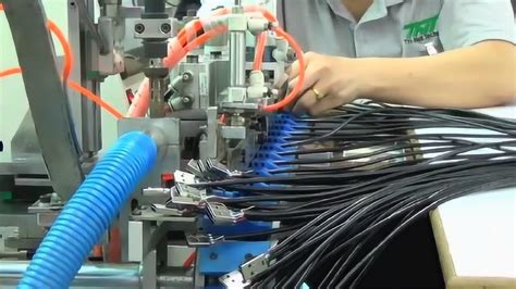 USB数据线怎么生产的，工厂实拍USB数据线生产过程_腾讯视频