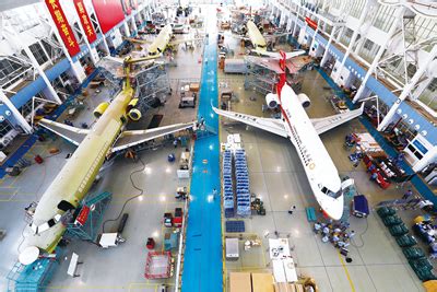 五架ARJ21-700飞机同时汇聚总装制造车间--中国数字科技馆