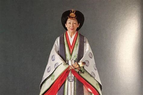 日本最美皇后为教导民众，将遗体露天扔在十字路口，如今成车站名|皇后|民众|尸体_新浪新闻