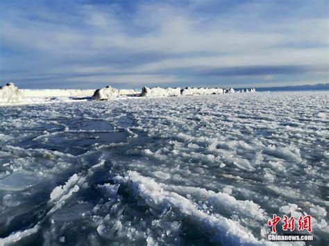 青海湖进入冰封季 宛如“冰河时代”