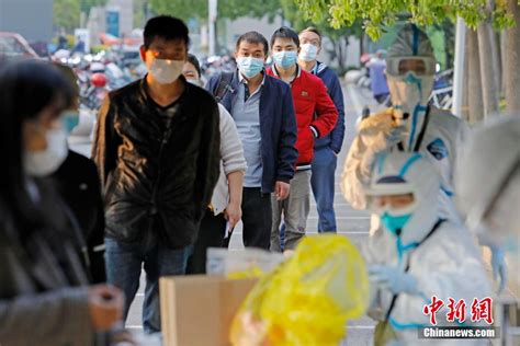 上海市个人核酸检测预约火爆 24小时内即可明确检测结果[组图] _ 图片中国_中国网