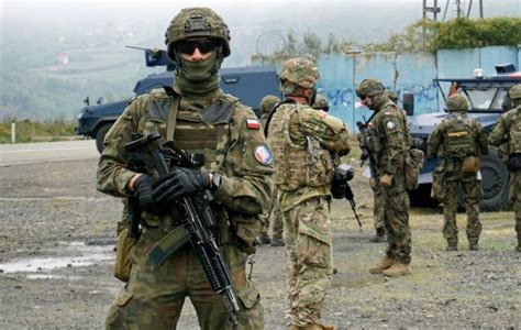 塞尔维亚与科索沃局势缓和 维和部队在边境巡逻_军事_中华网