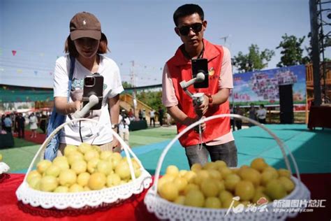 新疆巴里坤：网红直播带货 助力乡村振兴-人民图片网