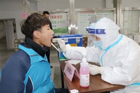 淮安中学组织全体学生进行核酸检测