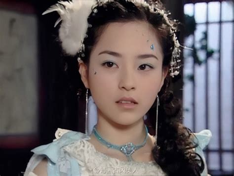 雪精灵妆容甜美女生头像