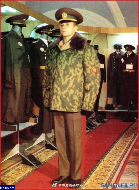 苏军末代军服M91系列军装中的迷彩作训服、装甲兵夹克和冬季作训大衣