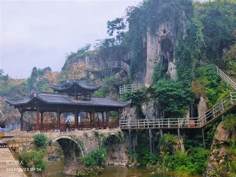 李丽在金竹尖、百洞峡风景区调研文旅项目建设