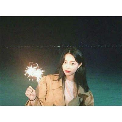 留白头像甜美女生图片