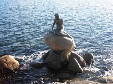 1913年8月23日丹麦世界闻名的“小美人鱼”铜像建成 - 历史上的今天