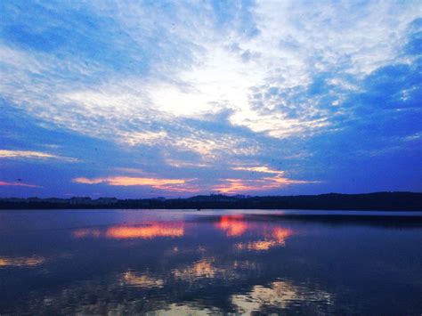 南湖傍晚-蔚蓝的水天一线