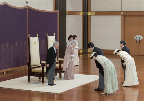 历史上的今天：日本明仁天皇夫妇60年前大婚画面曝光|美智子|明仁|皇太子_新浪新闻