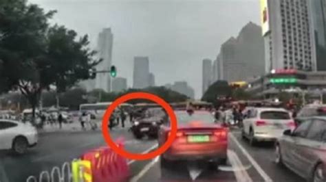 广州天河“1·11”驾车撞人案犯罪嫌疑人温某被批捕_腾讯视频