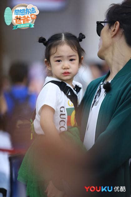 李承铉晒4岁女儿Lucky的庆生视频，网友直呼：和戚薇一模一样_明星八卦_海峡网