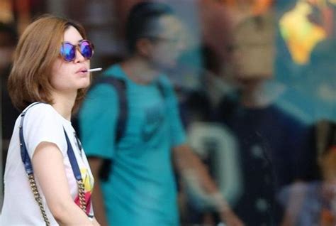 街拍：香烟与女人