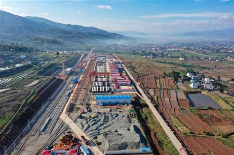 中缅新通道（仰光-临沧-成都）首次抵达成都国际铁路港-人民图片网
