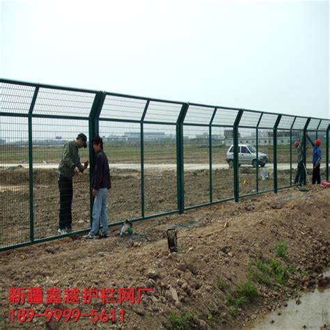 圈地护栏网也叫圈地围栏网，是铁丝网围栏的一种-新疆捷信金业防护工程有限公司