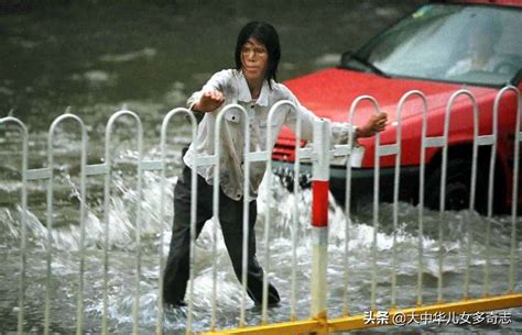 98年特大洪水珍贵画面：解放军战士奔赴九江抗洪救灾